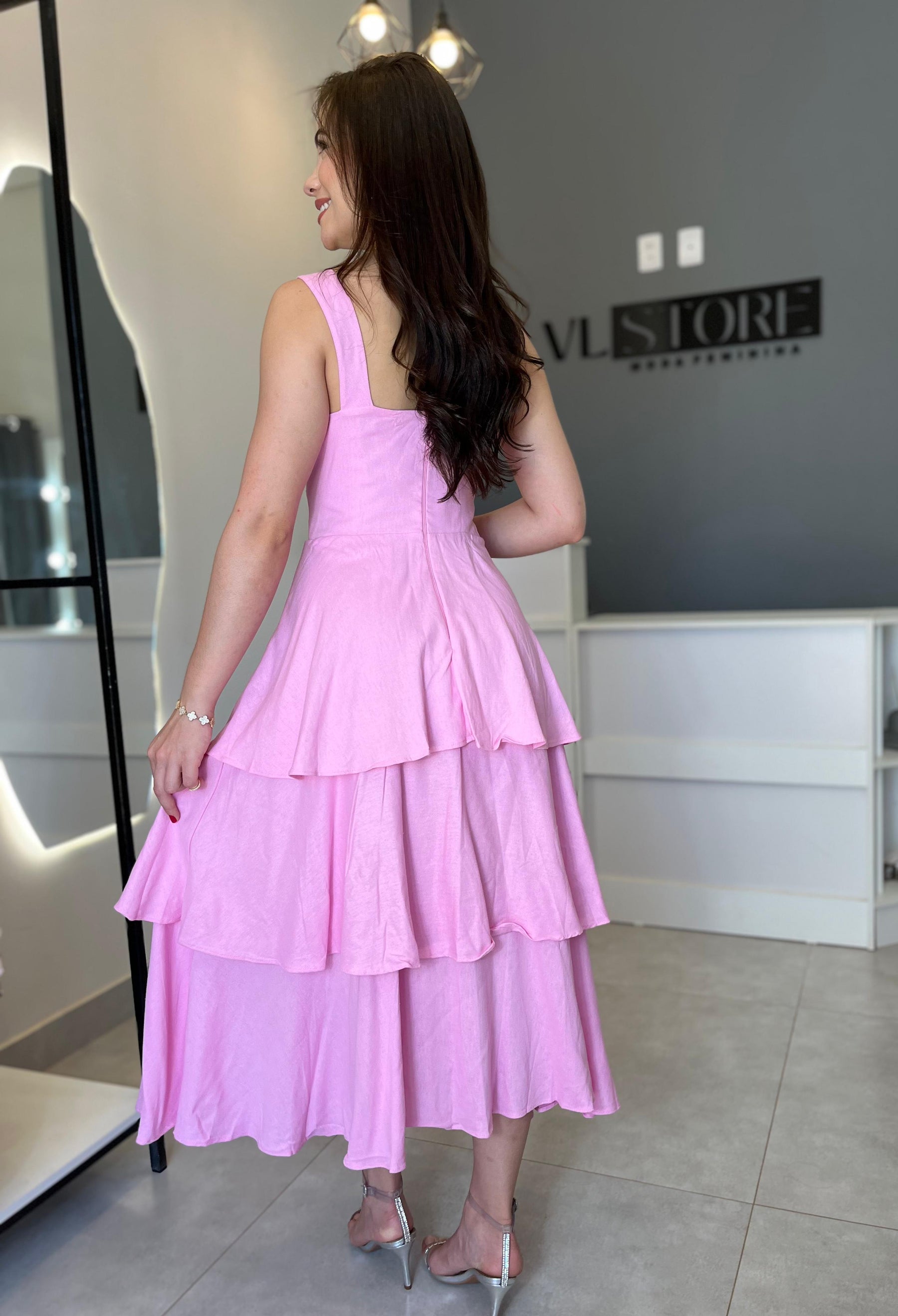 Vestido Midi Feminino em Linho com Saia em Camadas