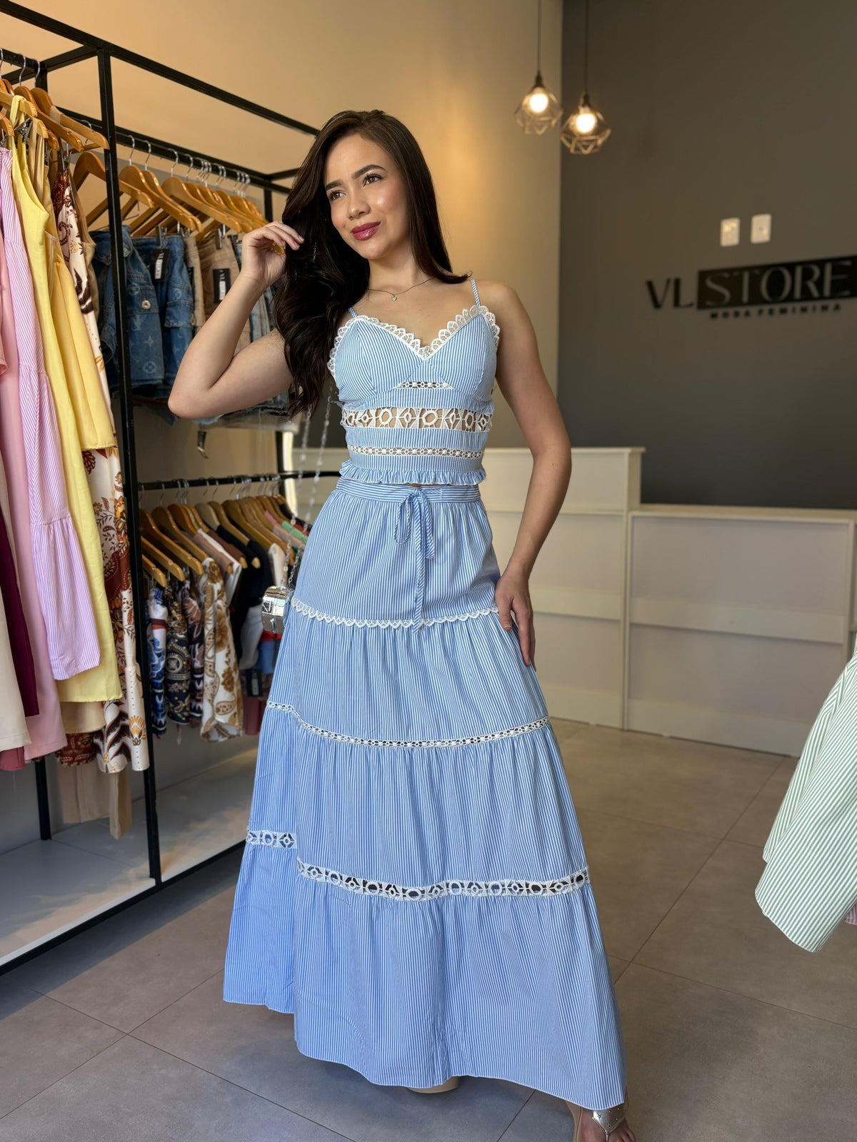 Conjunto Cropped e Saia Longa com Detalhes em Renda