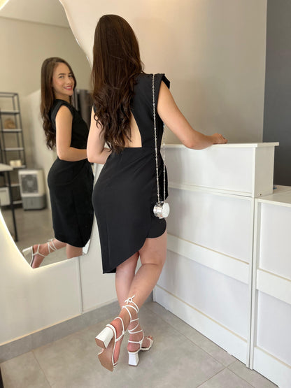 Vestido Curto Assimétrico Aberto nas Costas Preto